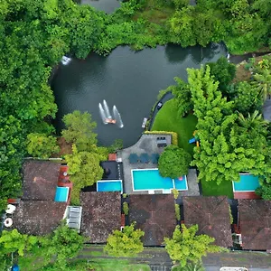 Athirapally Trees 4* Athirappilly